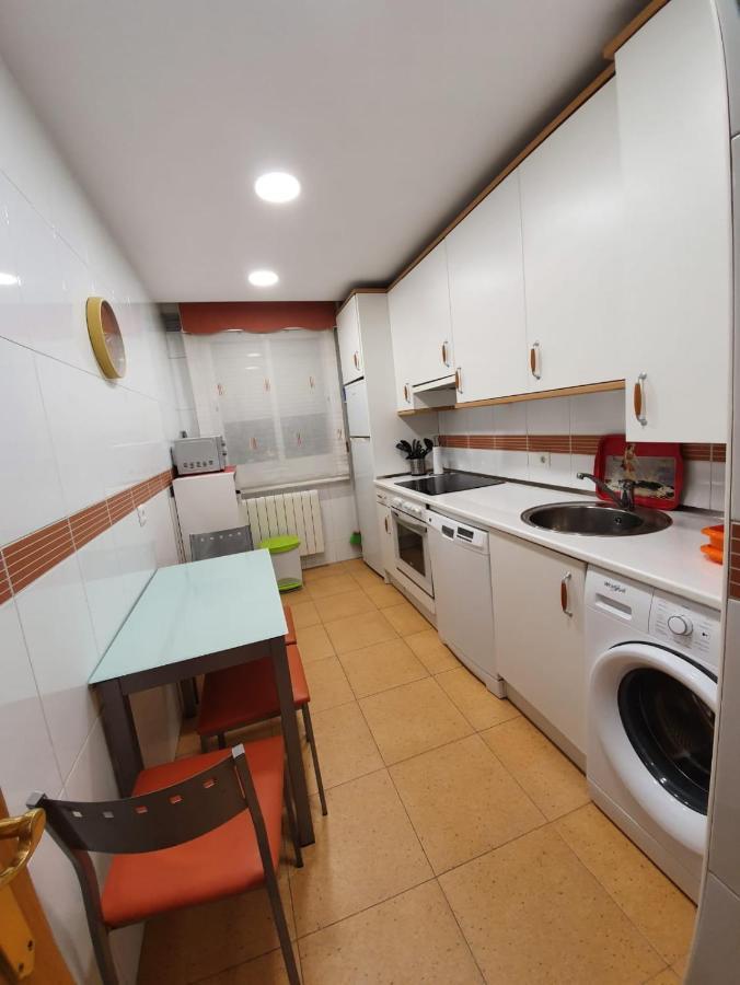 Apartamento De Tres Dormitorios Con Garaje Y Todos Los Servicios Cerca Burgo Eksteriør billede