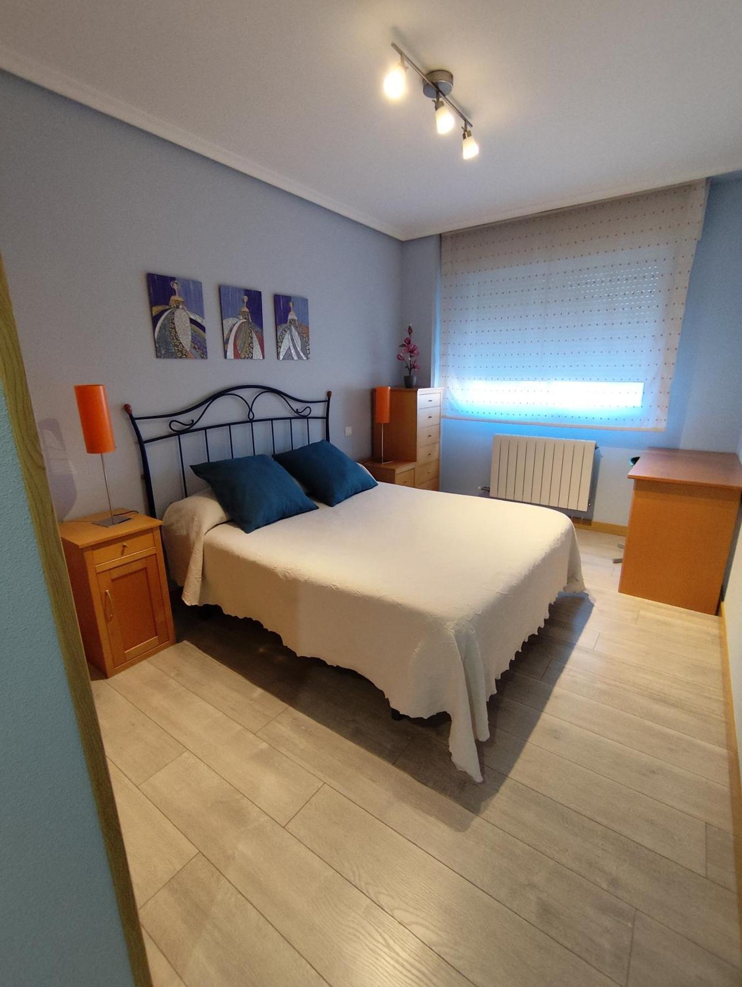 Apartamento De Tres Dormitorios Con Garaje Y Todos Los Servicios Cerca Burgo Eksteriør billede