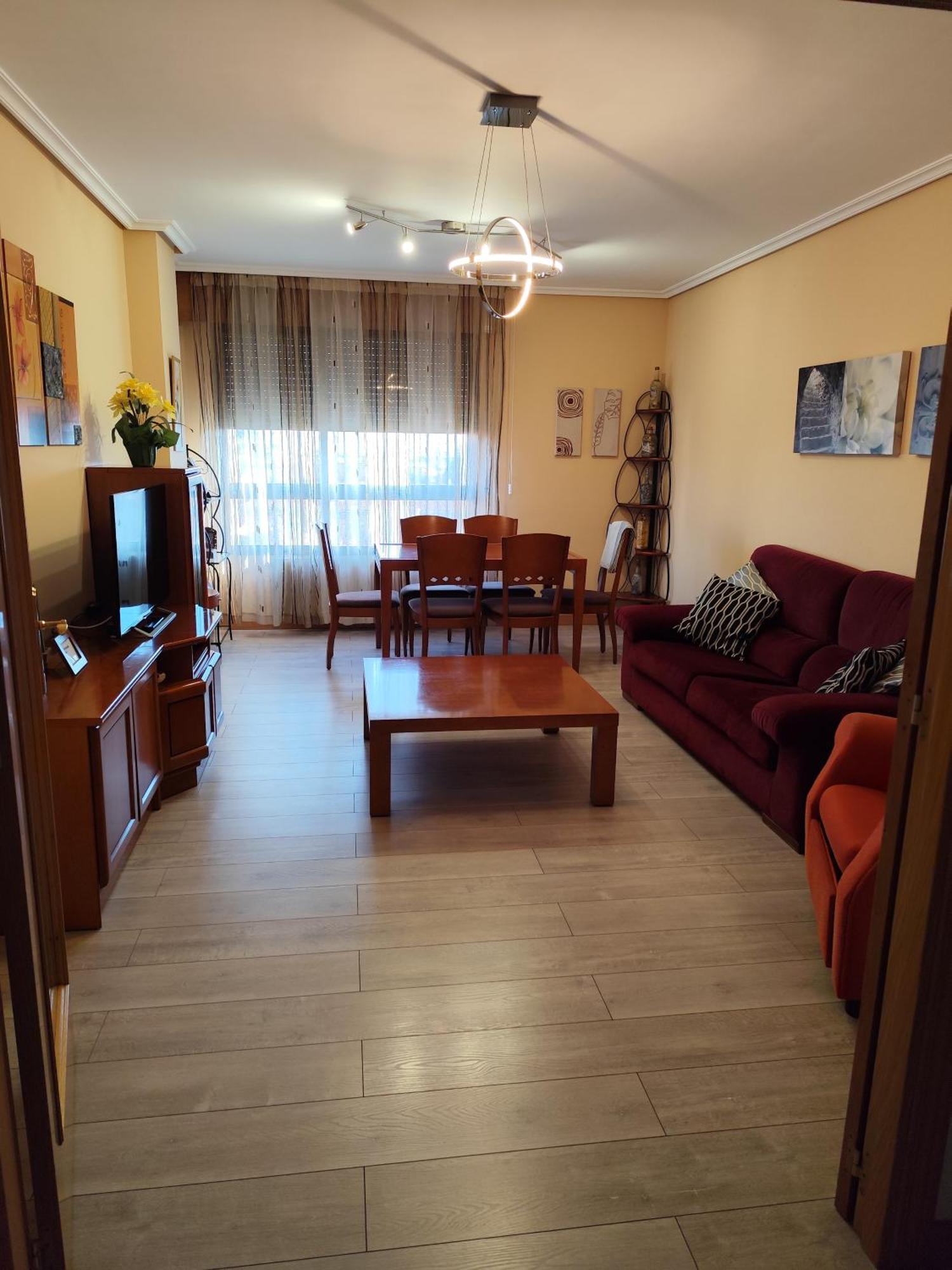 Apartamento De Tres Dormitorios Con Garaje Y Todos Los Servicios Cerca Burgo Eksteriør billede
